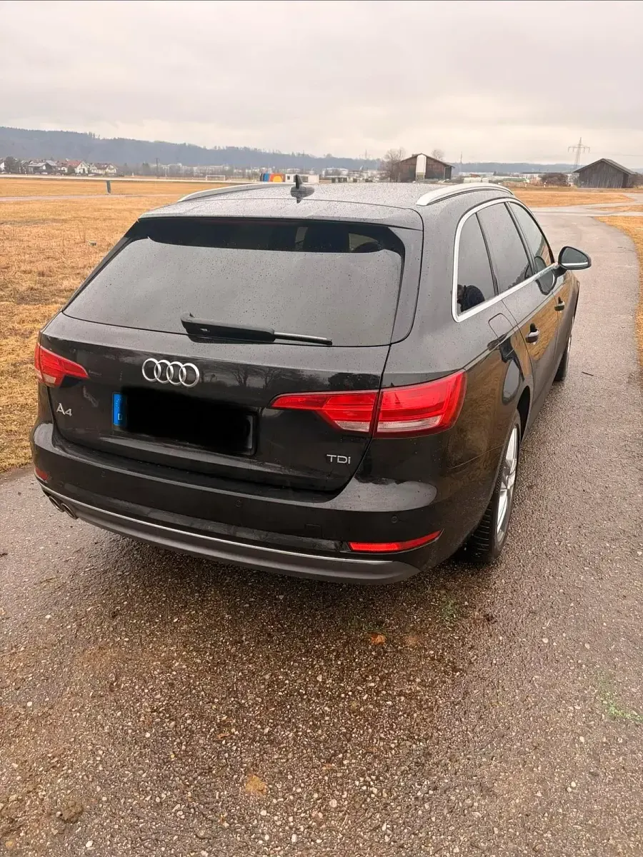 Gebraucht Audi A4 Comfort 190 PS (139 kW) 2017 Schwarz Kombi
