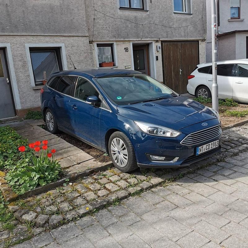 Blau Gebraucht 2015 Ford Focus Titanium Kombi | 8.000 € (Fairer Preis) - Bild 1/4