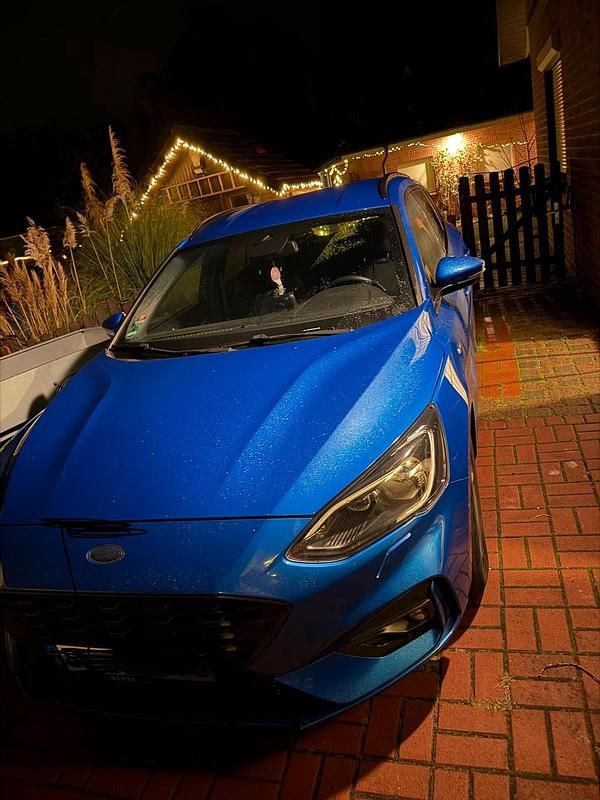 Blau Gebraucht 2019 Ford Focus ST-Line Kombi | 11.000 € (Superpreis) - Bild 1/1