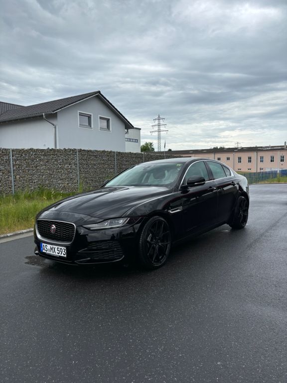 Schwarz Gebraucht 2020 Jaguar XE S Limousine | 19.999 € (Superpreis) - Bild 1/4
