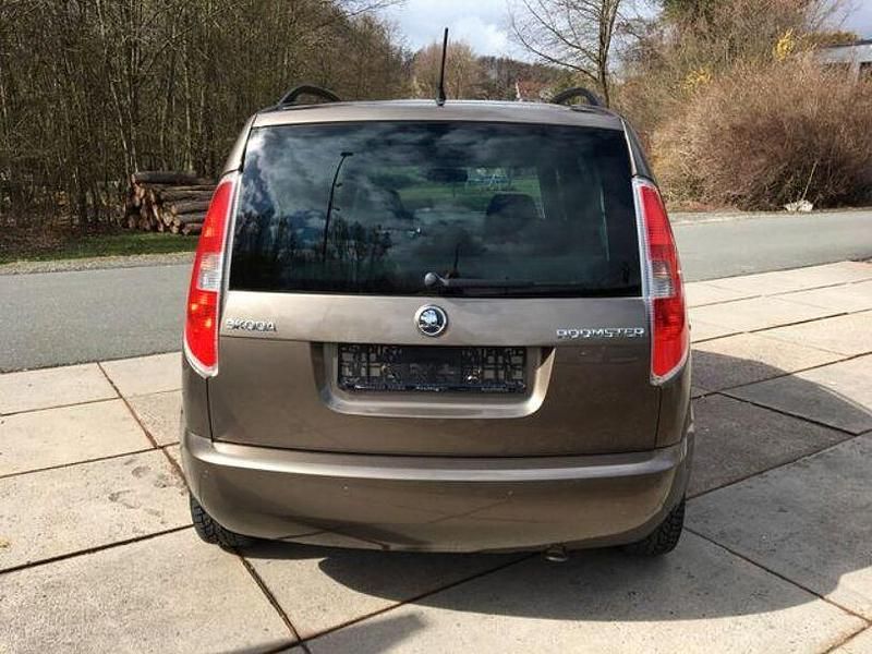 Gebraucht Skoda Roomster Plus Edition 105 PS (77 kW) 2013 Braun Van / Kleinbus