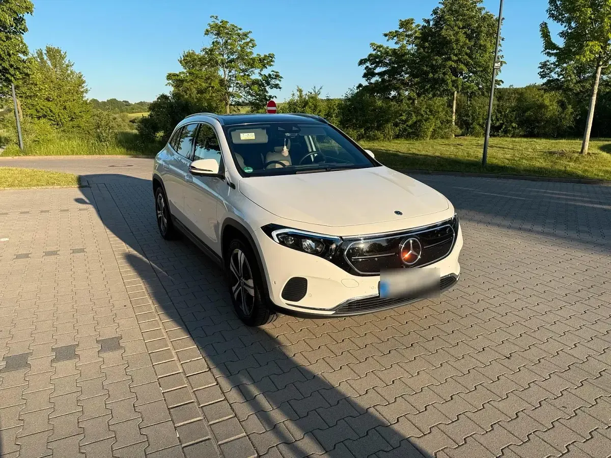 Gebraucht Mercedes EQA250 139 kW (190 PS) 2022 Weiß SUV