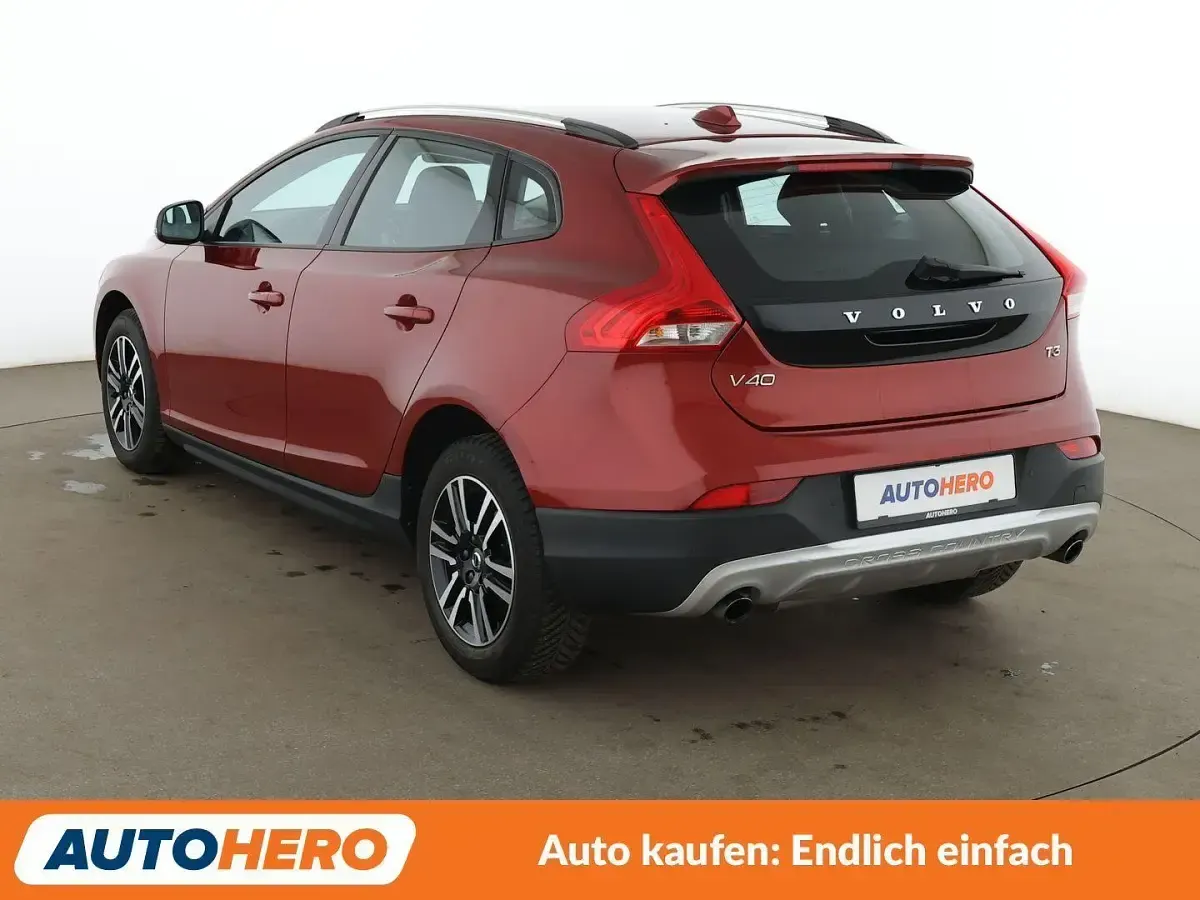 Używany Volvo V40 CC Plus 152 KM (111 kW) 2017 Czerwony Kombi