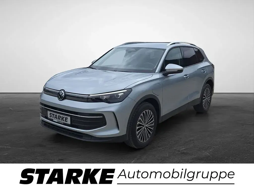 Gebraucht VW Tiguan Life 204 PS (150 kW) 2025 Silber (oyster silver metallic) SUV