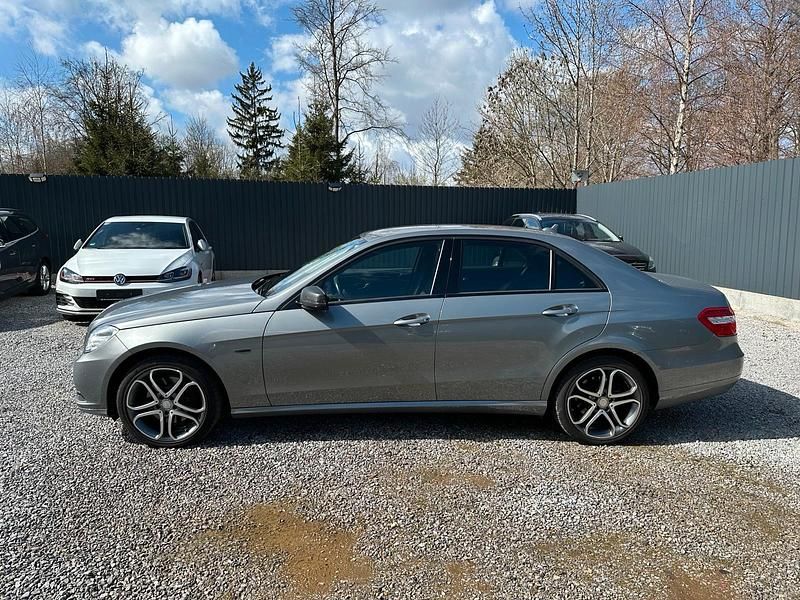 Gebraucht Mercedes E250 204 PS (150 kW) 2010 Grau Limousine