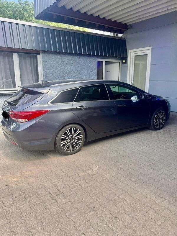 Grau Gebraucht 2017 Hyundai i40 Premium Kombi | 14.300 € (Fairer Preis) - Bild 1/4