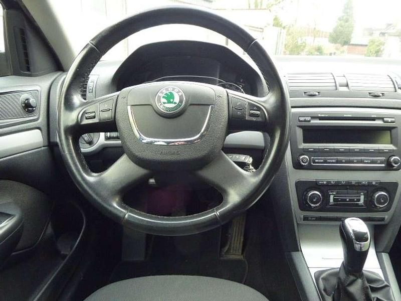 Gebraucht Skoda Octavia 122 PS (89 kW) 2013 Schwarzmagic perleffekt Kombi