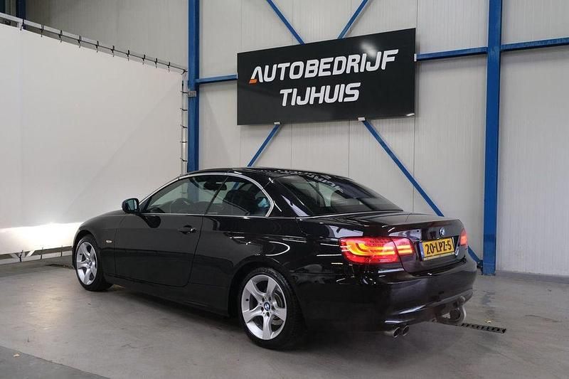 Gebraucht BMW 325 Cabriolet Executive 218 PS (160 kW) 2010 Schwarz Cabrio