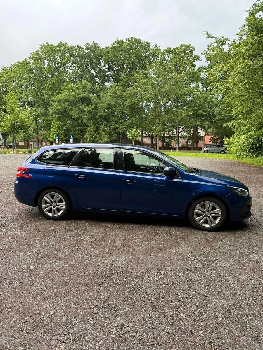 Gebraucht Peugeot 308 Allure 131 PS (96 kW) 2018 Blau Kombi