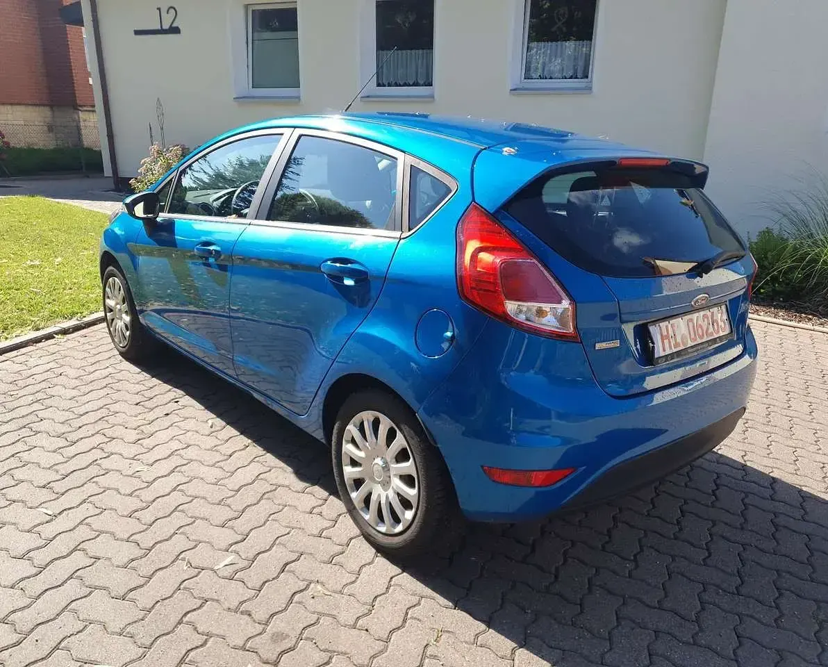 Gebraucht Ford Fiesta Trend 65 PS (47 kW) 2013 Arubablau metallic Kleinwagen