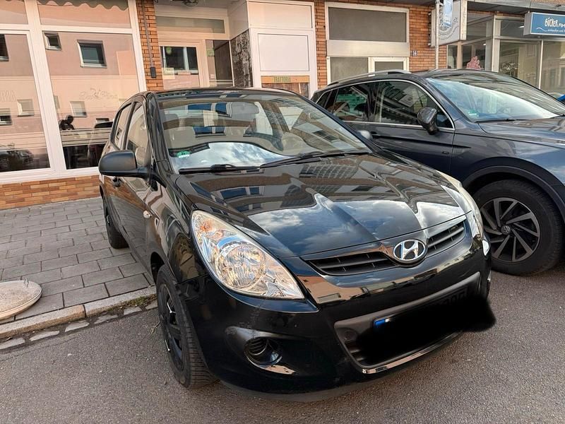 Gebraucht Hyundai i20 88 PS (64 kW) 2010 Schwarz Kleinwagen