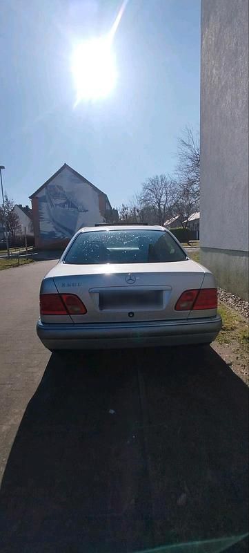 Gebraucht Mercedes E230 Elegance 1997 Silber Limousine