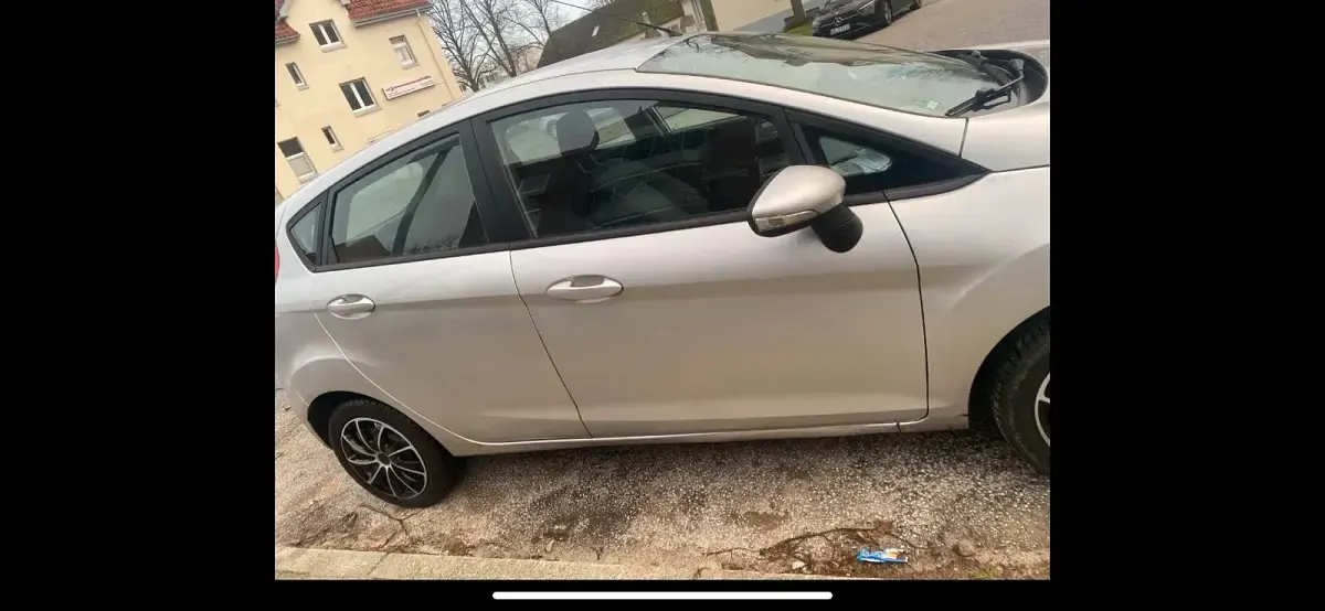 Gebraucht Ford Fiesta 60 PS (44 kW) 2011 Silber Limousine
