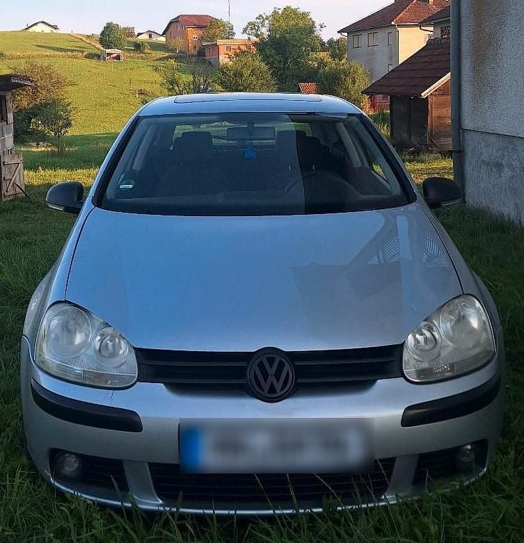 Grau Gebraucht 2004 VW Golf V Kleinwagen | 2.200 € (Fairer Preis) - Bild 1/4