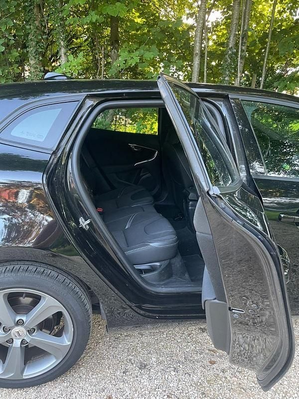 Gebraucht Volvo V40 Momentum 122 PS (89 kW) 2016 Schwarz Limousine