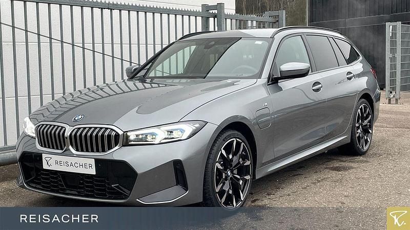Grau Gebraucht 2025 BMW 330e M Sport Limousine | 52.995 € (Fairer Preis) - Bild 1/4