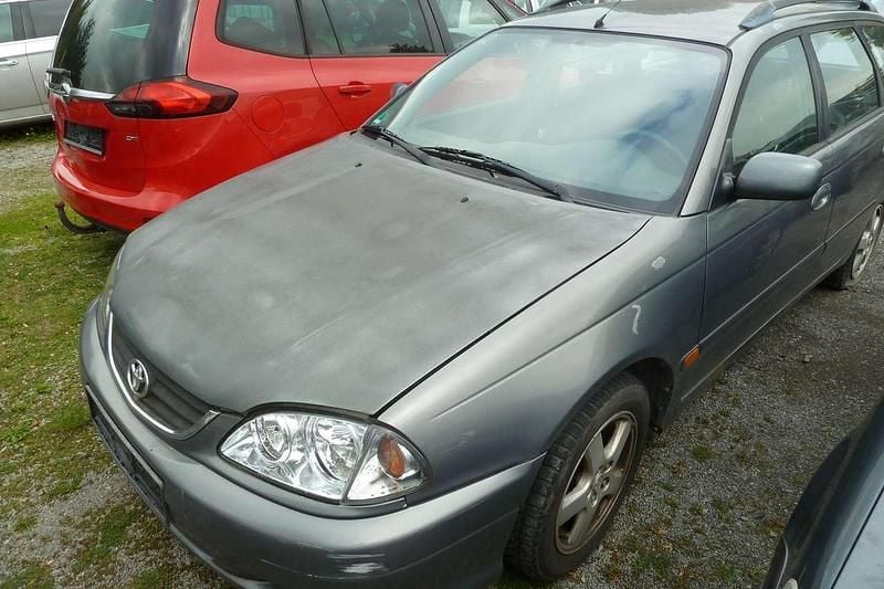 Grau Gebraucht 2003 Toyota Avensis Sol Kombi | 600 € (Superpreis) - Bild 1/3