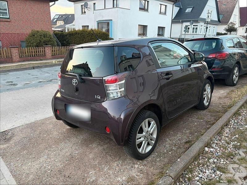 Gebraucht Toyota iQ 68 PS (50 kW) 2010 Kleinwagen