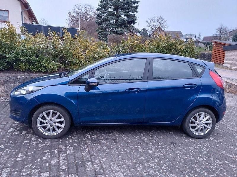 Gebraucht Ford Fiesta 82 PS (60 kW) 2015 Blau Limousine