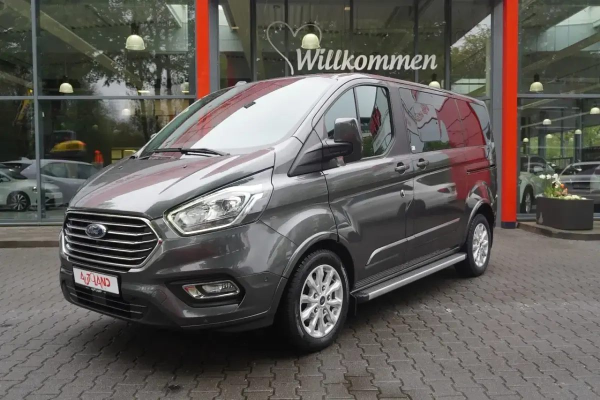Gebraucht Ford Tourneo Custom Titanium 131 PS (96 kW) 2020 Grau Van