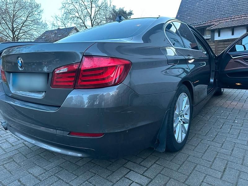 Gebraucht BMW 520 184 PS (135 kW) 2012 Braun Limousine