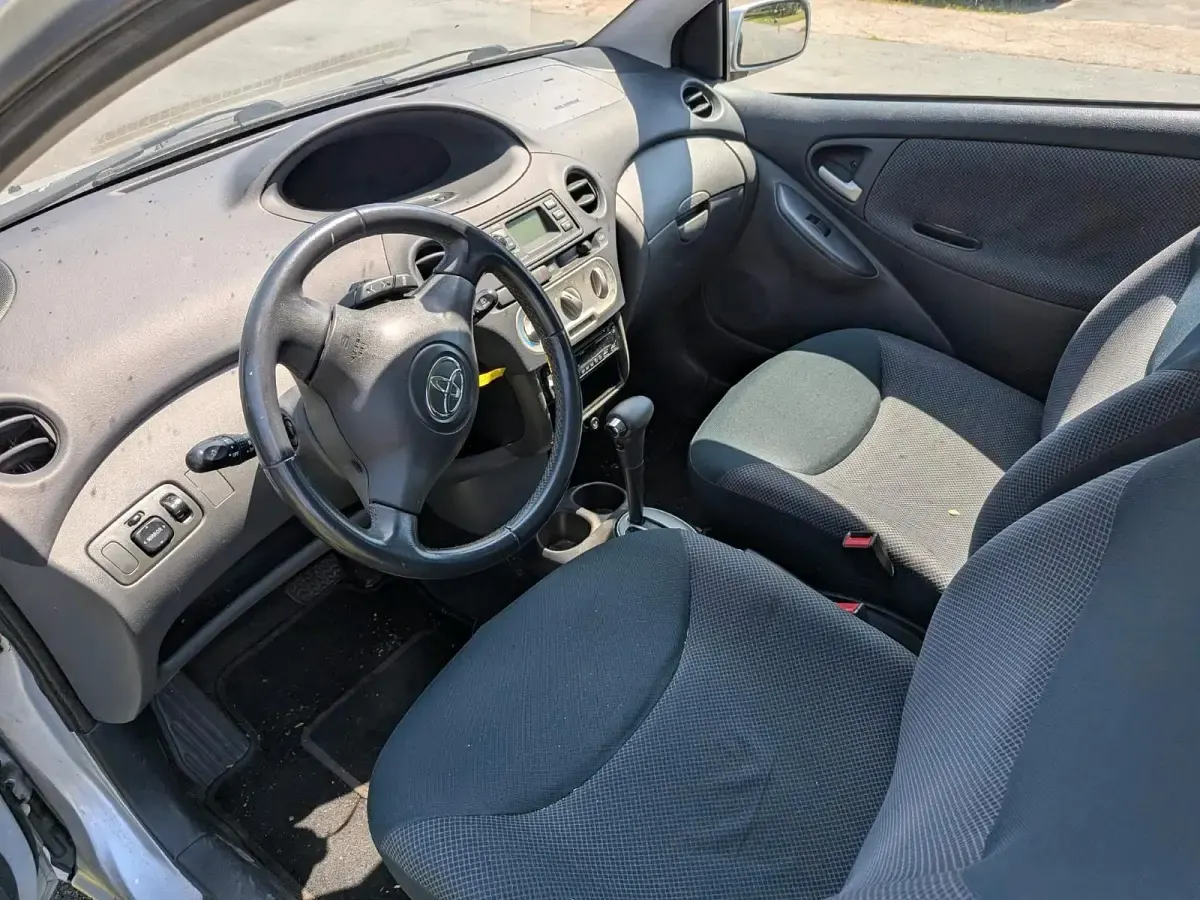 Gebraucht Toyota Yaris 87 PS (63 kW) 2003 Silber Kleinwagen