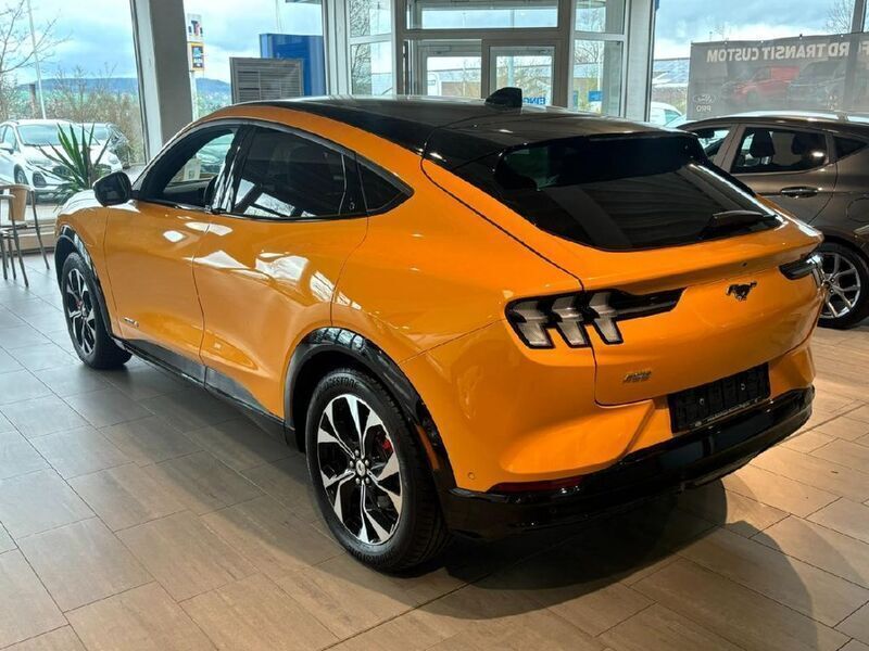 Gebraucht Ford Mustang Mach-E Premium 197 kW (269 PS) 2023 Cyber orange 3c SUV