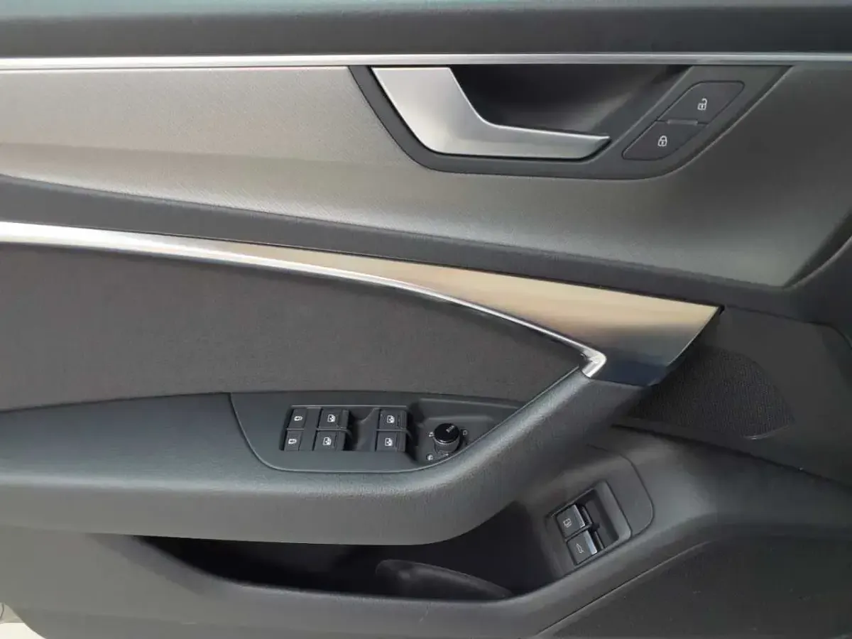 Gebraucht Audi A6 Advanced 265 PS (194 kW) 2023 Chronosgrau metallic Kombi
