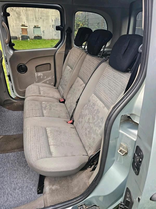 Second-hand Renault Kangoo 84 CP (61 kW) 2008 Argintiu Monovolum