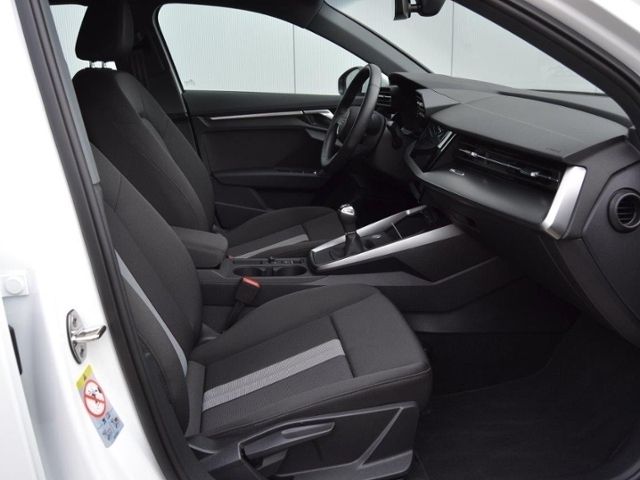 Gebraucht Audi A3 Sportback Advanced 110 PS (80 kW) 2021 Weiß Kleinwagen