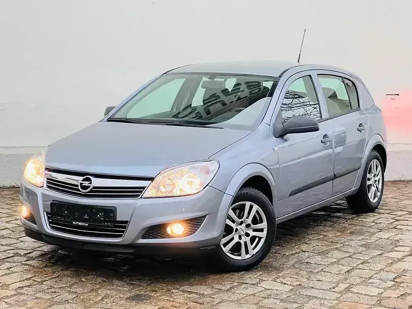 Usado Opel Astra Selection 116 CV (85 kW) 2009 Plateado Berlina