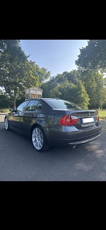 Gebraucht BMW 320 150 PS (110 kW) 2005 Grau Limousine