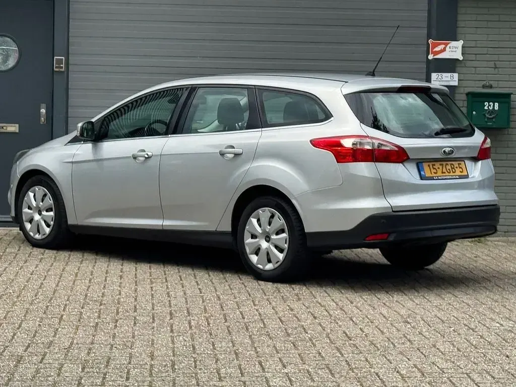 Używany Ford Focus Titanium 105 KM (77 kW) 2012 Szary Kombi