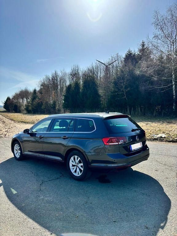 Gebraucht VW Passat Highline 150 PS (110 kW) 2022 Schwarz Kombi