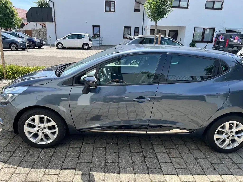 Gebraucht Renault Clio LIMITED 90 PS (66 kW) 2019 Grau Limousine