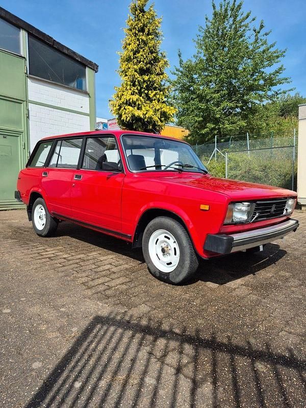 Rot Gebraucht 1989 Lada 2104 Kombi | 6.490 € - Bild 1/4