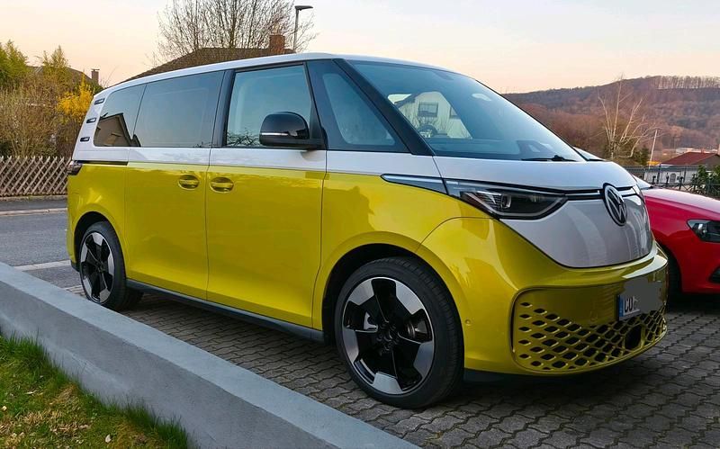 Gelb Gebraucht 2024 VW ID. Buzz Van / Kleinbus | 52.490 € (Etwas zu teuer) - Bild 1/4