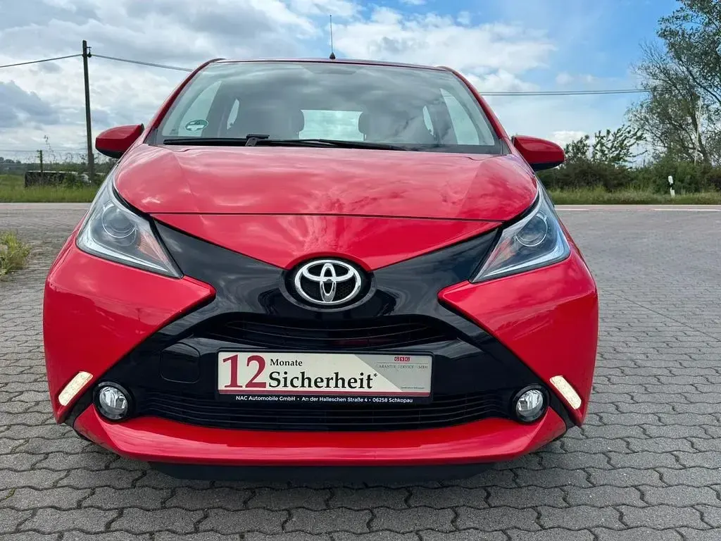 Gebraucht Toyota Aygo X-play 69 PS (50 kW) 2016 Rot Kleinwagen