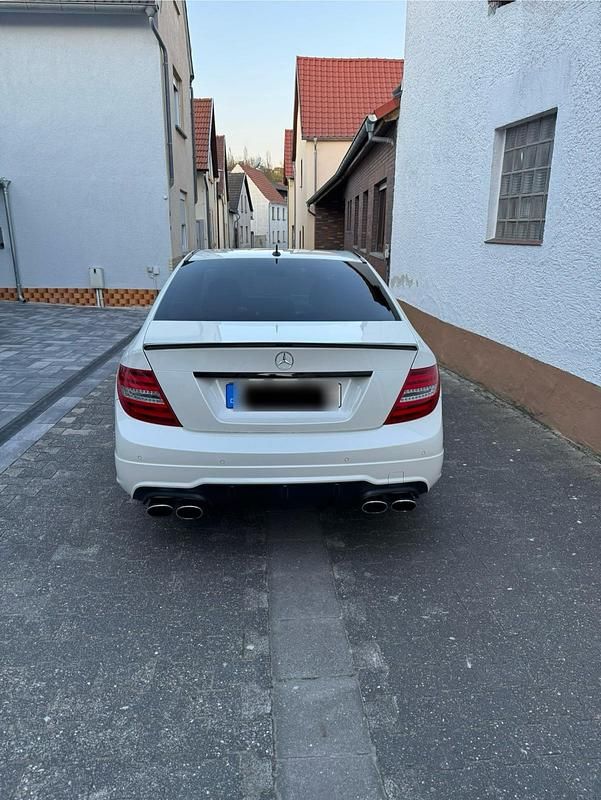 Gebraucht Mercedes C350 Avantgarde 306 PS (225 kW) 2012 Weiß Limousine