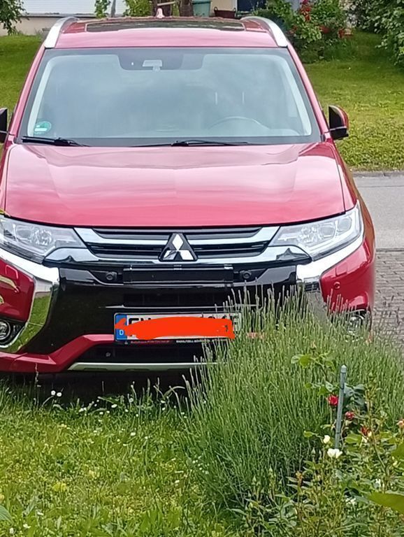 Rot Gebraucht 2018 Mitsubishi Outlander P-HEV SUV | 18.999 € (Etwas zu teuer) - Bild 1/2