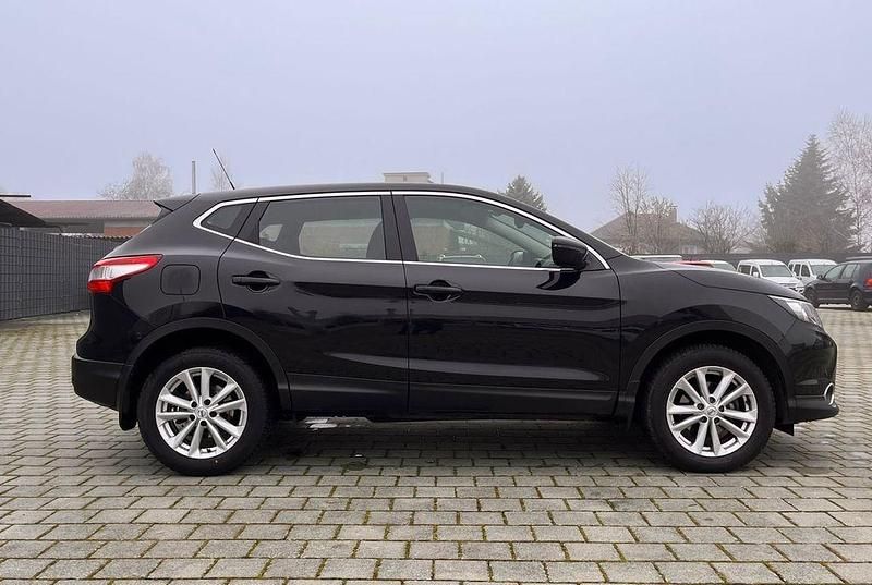 Gebraucht Nissan Qashqai Acenta 116 PS (85 kW) 2017 Schwarz SUV