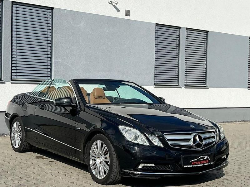 Gebraucht Mercedes E200 Elegance 184 PS (135 kW) 2010 Schwarz Cabrio