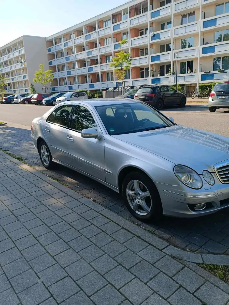 Używany Mercedes E320 224 KM (164 kW) 2008 Srebrny Sedan/Limuzyna