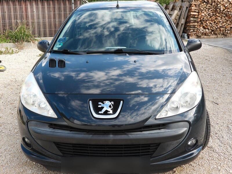 Grau Gebraucht 2011 Peugeot 206 Limousine | 1.990 € (Guter Preis) - Bild 1/4