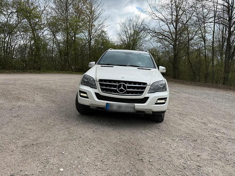 Gebraucht Mercedes ML300 204 PS (150 kW) 2011 Weiß SUV