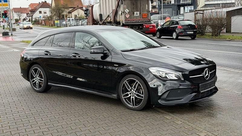 Gebraucht Mercedes CLA180 Shooting Brake AMG 109 PS (80 kW) 2017 Kosmosschwarz Kombi