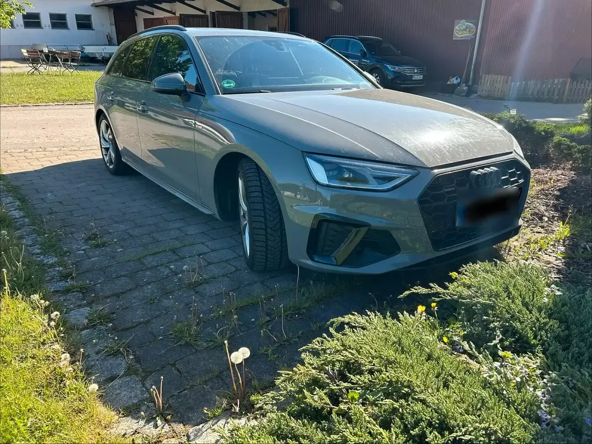 Używany Audi A4 S-Line 231 KM (169 kW) 2020 Szary Kombi