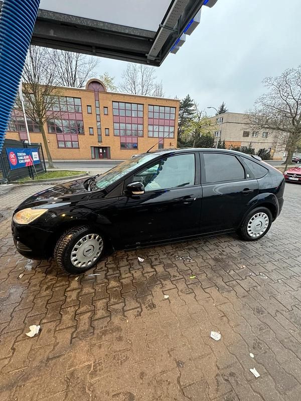 Usado Ford Focus Ghia 101 CV (74 kW) 2008 Negro Utilitario