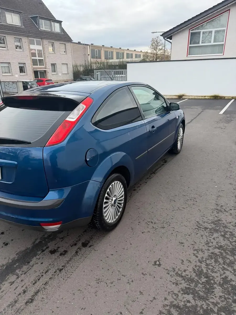 Gebraucht Ford Focus Trend 80 PS (58 kW) 2006 Blau Kleinwagen