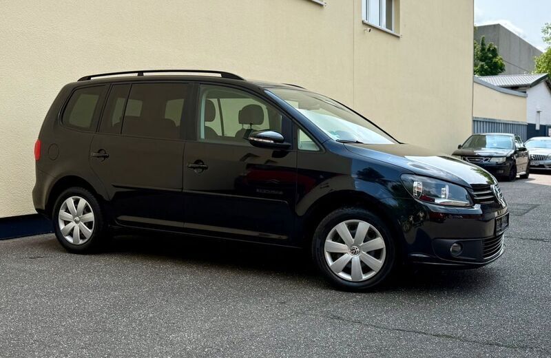 Schwarz Gebraucht 2012 VW Touran Comfortline Van / Kleinbus | 9.690 € (Etwas zu teuer) - Bild 1/4